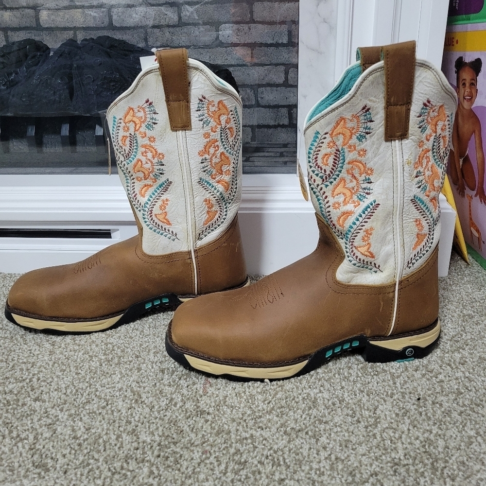 NWT Corral Womens White Embroidery Hydro Boots, Oil, & Slip-Resistant, Size 12 M